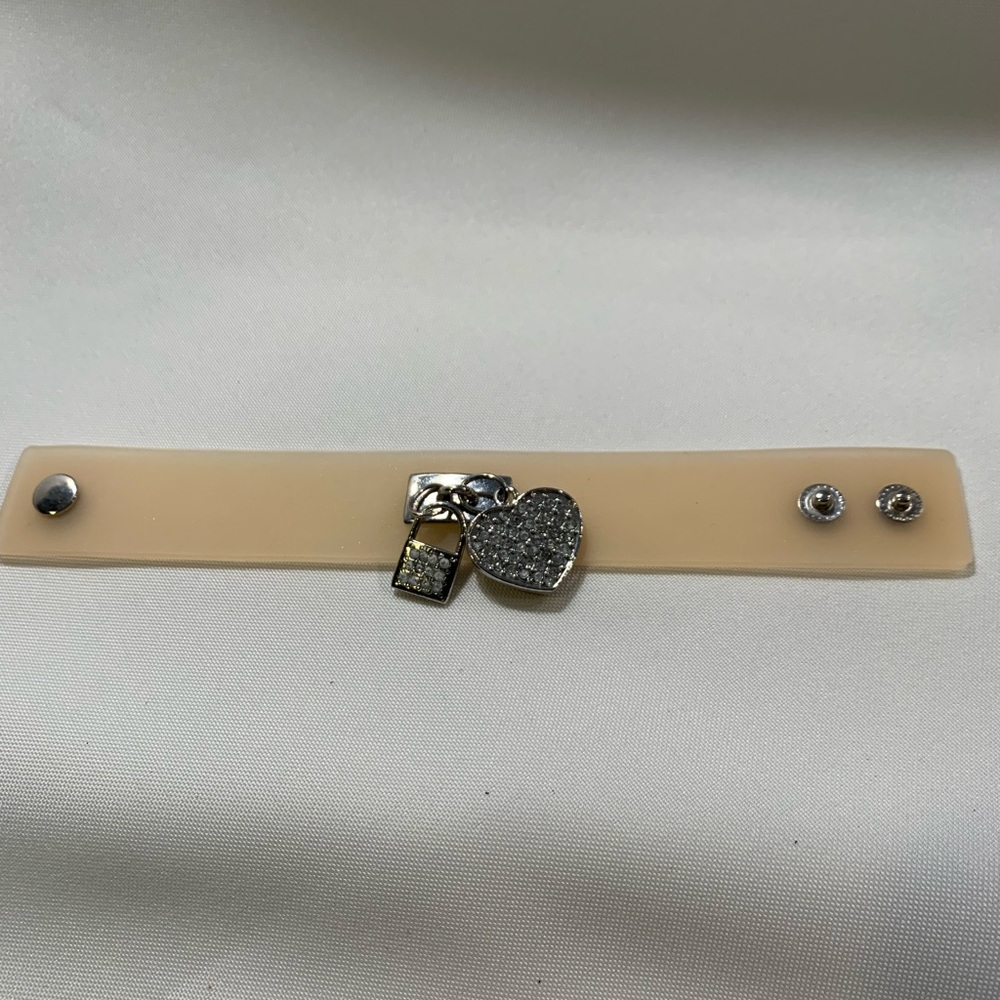 Cream rubber band with silver heart and lock charm
